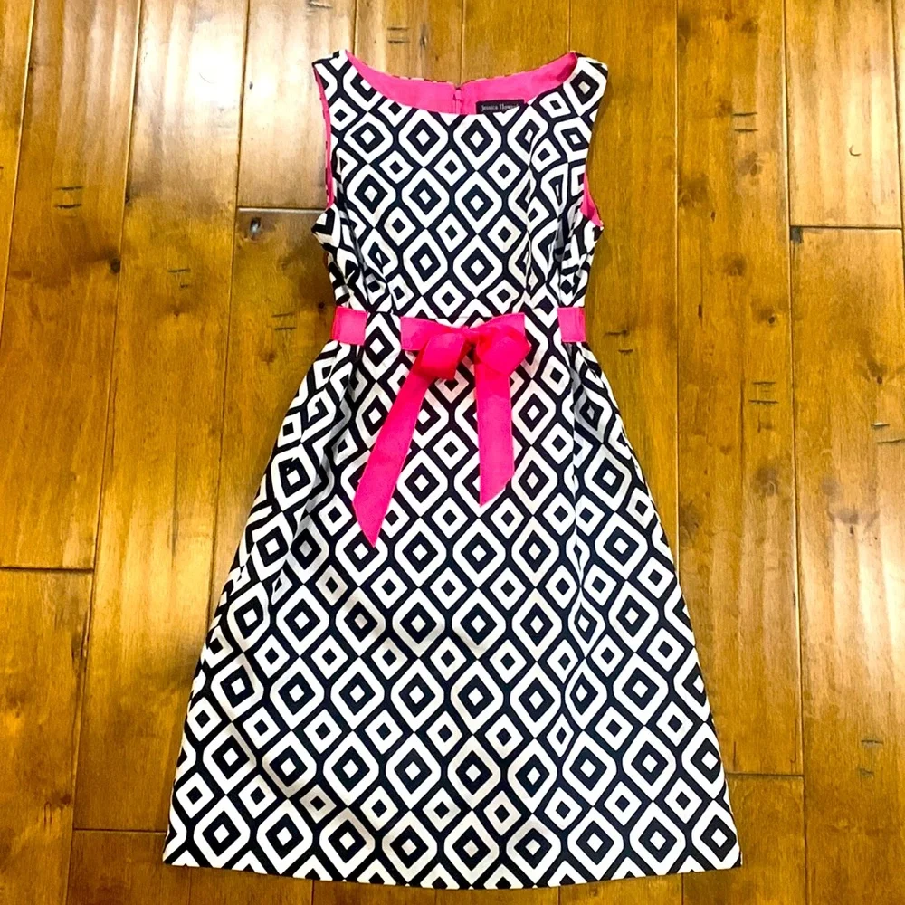 PINK AND BLACK AND WHITE JESSICA HOWARD DRESS WITH PINK RIBBON BELT. Sleeveless - Picture 1 of 9